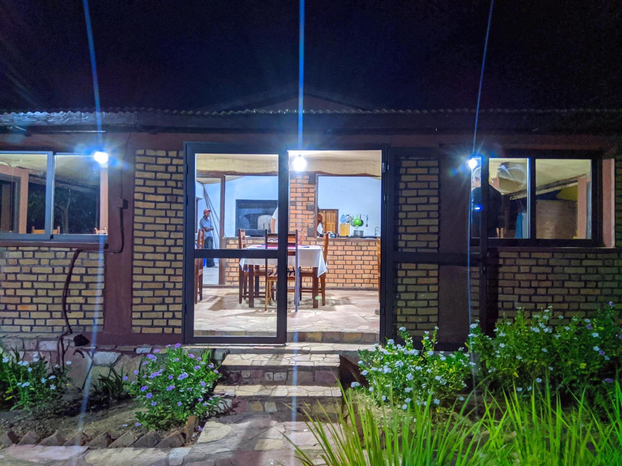 Chambre D'Hote Ristorante Pizzeria Liberta Ranohira Exterior foto